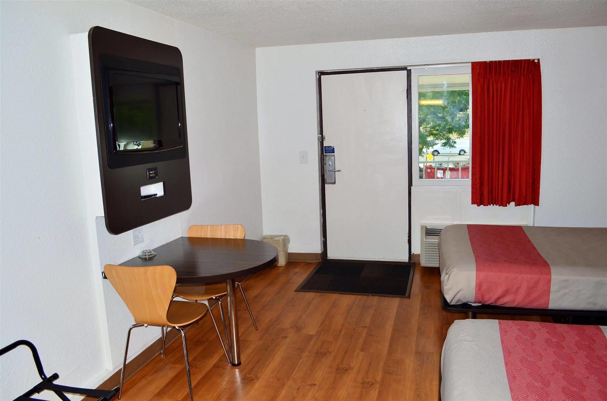 Motel 6 Boston South - Braintree Exteriör bild
